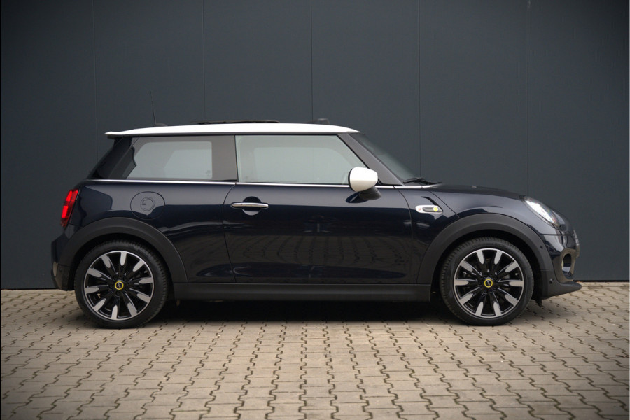MINI Mini Electric Yours 33 kWh | Panoramadak | Harman Kardon | Head-Up Display | Union Jack | Stoelverwarming | Keyless | Apple Carplay | Navigatie | Camera | Parkeersensoren | Warmtepomp | Leer | Cruise Control | DAB |