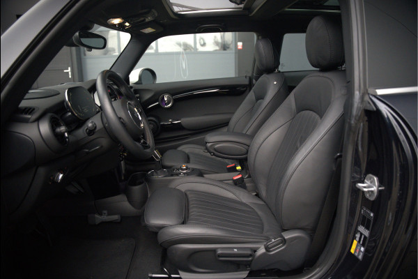 MINI Mini Electric Yours 33 kWh | Panoramadak | Harman Kardon | Head-Up Display | Union Jack | Stoelverwarming | Keyless | Apple Carplay | Navigatie | Camera | Parkeersensoren | Warmtepomp | Leer | Cruise Control | DAB |