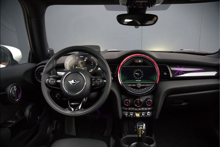 MINI Mini Electric Yours 33 kWh | Panoramadak | Harman Kardon | Head-Up Display | Union Jack | Stoelverwarming | Keyless | Apple Carplay | Navigatie | Camera | Parkeersensoren | Warmtepomp | Leer | Cruise Control | DAB |