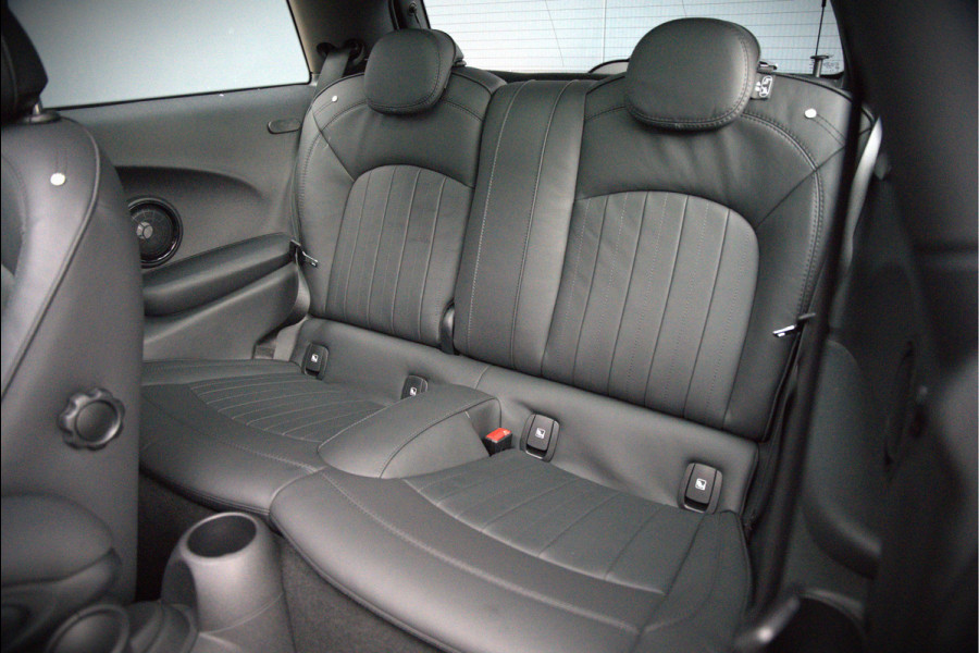 MINI Mini Electric Yours 33 kWh | Panoramadak | Harman Kardon | Head-Up Display | Union Jack | Stoelverwarming | Keyless | Apple Carplay | Navigatie | Camera | Parkeersensoren | Warmtepomp | Leer | Cruise Control | DAB |