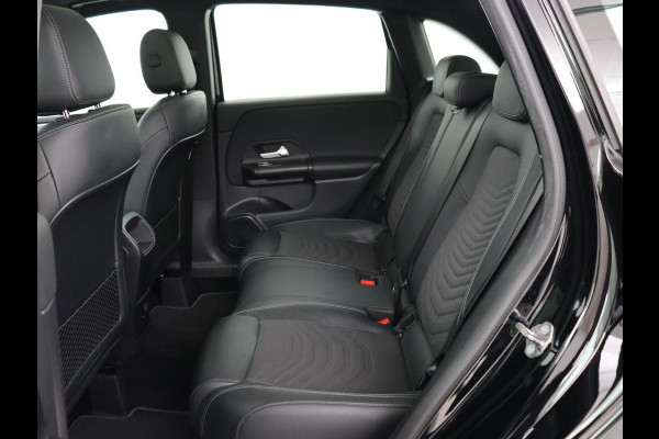 Mercedes-Benz B-Klasse 180 Business Solution | Panoramadak | Stoelverwarming | Carplay | Camera | Half leder | Navigatie | Park Assist | Keyless | Widescreen | Full LED
