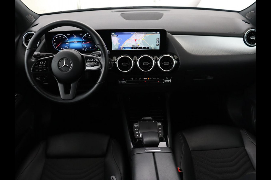 Mercedes-Benz B-Klasse 180 Business Solution | Panoramadak | Stoelverwarming | Carplay | Camera | Half leder | Navigatie | Park Assist | Keyless | Widescreen | Full LED