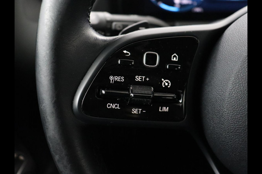 Mercedes-Benz B-Klasse 180 Business Solution | Panoramadak | Stoelverwarming | Carplay | Camera | Half leder | Navigatie | Park Assist | Keyless | Widescreen | Full LED
