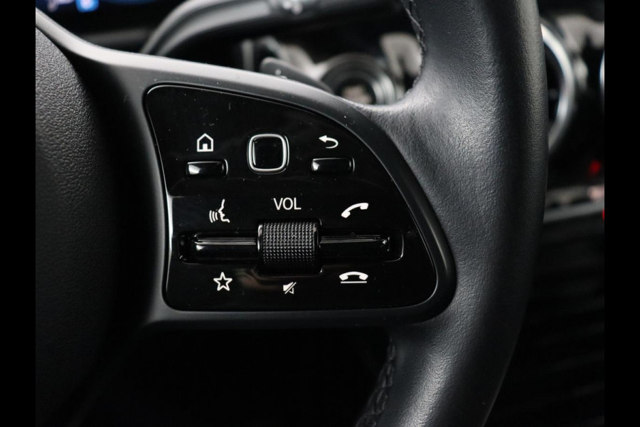 Mercedes-Benz B-Klasse 180 Business Solution | Panoramadak | Stoelverwarming | Carplay | Camera | Half leder | Navigatie | Park Assist | Keyless | Widescreen | Full LED