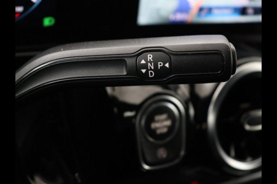 Mercedes-Benz B-Klasse 180 Business Solution | Panoramadak | Stoelverwarming | Carplay | Camera | Half leder | Navigatie | Park Assist | Keyless | Widescreen | Full LED