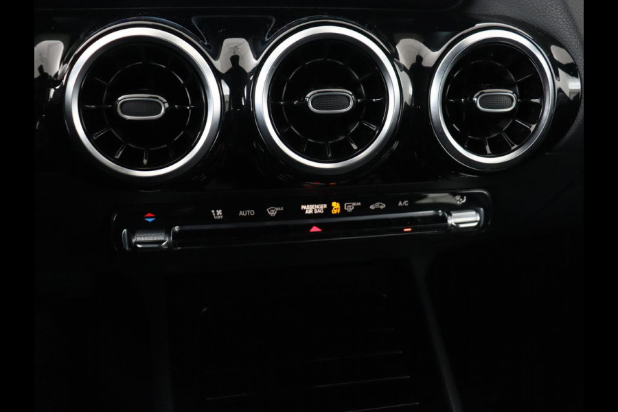 Mercedes-Benz B-Klasse 180 Business Solution | Panoramadak | Stoelverwarming | Carplay | Camera | Half leder | Navigatie | Park Assist | Keyless | Widescreen | Full LED