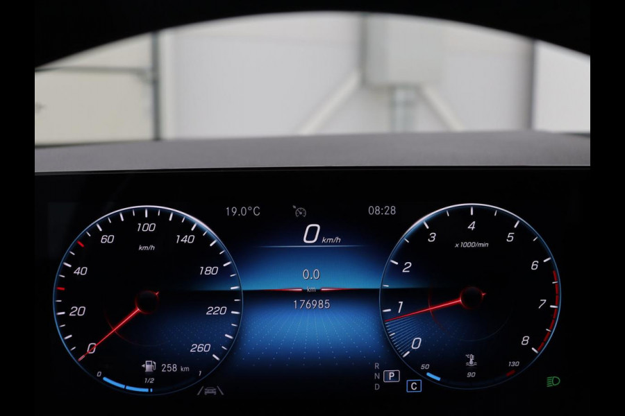 Mercedes-Benz B-Klasse 180 Business Solution | Panoramadak | Stoelverwarming | Carplay | Camera | Half leder | Navigatie | Park Assist | Keyless | Widescreen | Full LED