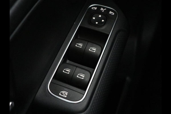 Mercedes-Benz B-Klasse 180 Business Solution | Panoramadak | Stoelverwarming | Carplay | Camera | Half leder | Navigatie | Park Assist | Keyless | Widescreen | Full LED