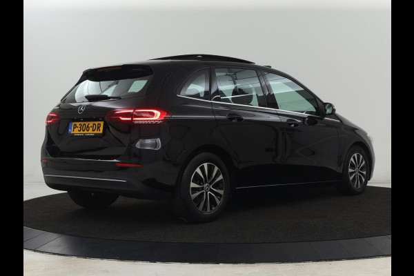 Mercedes-Benz B-Klasse 180 Business Solution | Panoramadak | Stoelverwarming | Carplay | Camera | Half leder | Navigatie | Park Assist | Keyless | Widescreen | Full LED