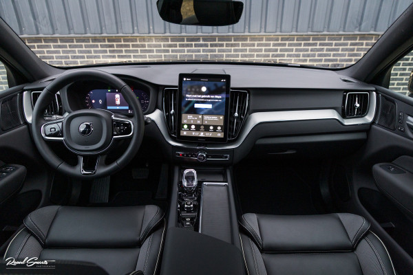 Volvo XC60 2.0 T8 Plug-in hybrid AWD Plus Black Edition | Luchtvering | Harman Kardon | Adaptieve cruise | Panorama dak | Nieuw |