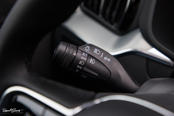 Volvo XC60 2.0 T8 Plug-in hybrid AWD Plus Black Edition | Luchtvering | Harman Kardon | Adaptieve cruise | Panorama dak | Nieuw |