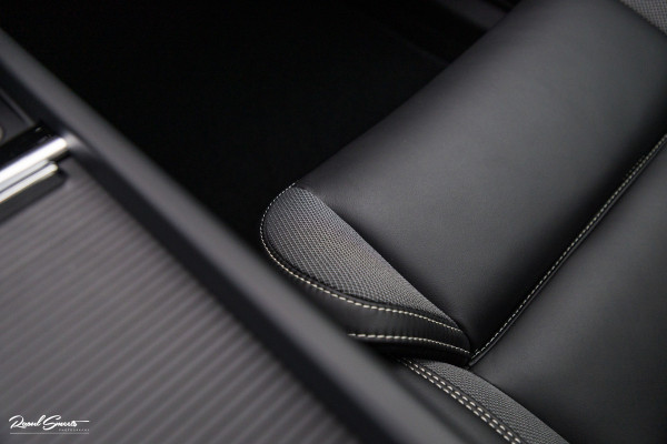 Volvo XC60 2.0 T8 Plug-in hybrid AWD Plus Black Edition | Luchtvering | Harman Kardon | Adaptieve cruise | Panorama dak | Nieuw |