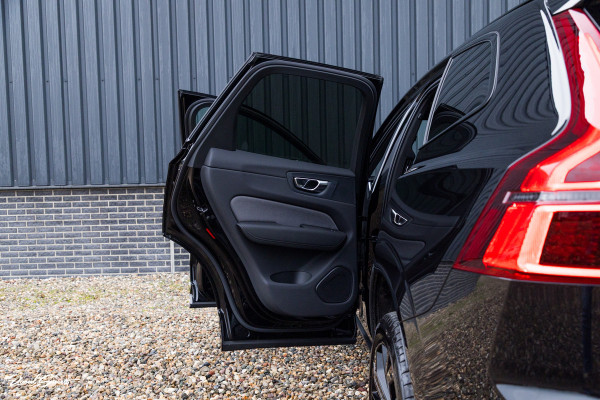 Volvo XC60 2.0 T8 Plug-in hybrid AWD Plus Black Edition | Luchtvering | Harman Kardon | Adaptieve cruise | Panorama dak | Nieuw |