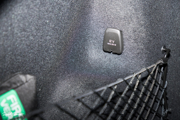 Volvo XC60 2.0 T8 Plug-in hybrid AWD Plus Black Edition | Luchtvering | Harman Kardon | Adaptieve cruise | Panorama dak | Nieuw |