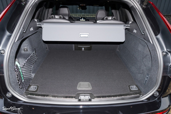 Volvo XC60 2.0 T8 Plug-in hybrid AWD Plus Black Edition | Luchtvering | Harman Kardon | Adaptieve cruise | Panorama dak | Nieuw |