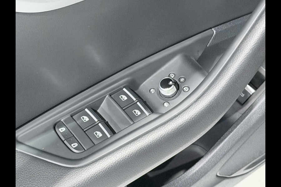 Audi A4 Avant 35 TFSI S Edition NW Model / Navi / Camera / Led / Trekhaak