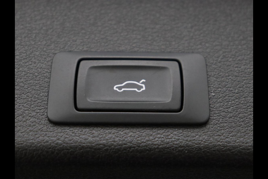 Audi A4 35 TFSI S edition | Leder | Stoelverwarming | Adaptive cruise | Memory | Camera | Carplay | Side Assist | Navigatie | Full LED | Climate control | S Line