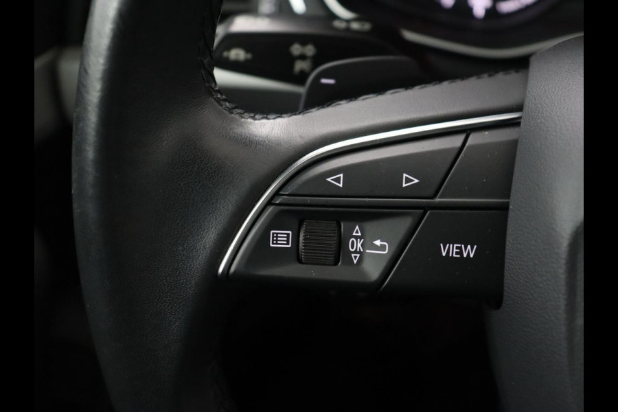 Audi A4 35 TFSI S edition | Leder | Stoelverwarming | Adaptive cruise | Memory | Camera | Carplay | Side Assist | Navigatie | Full LED | Climate control | S Line
