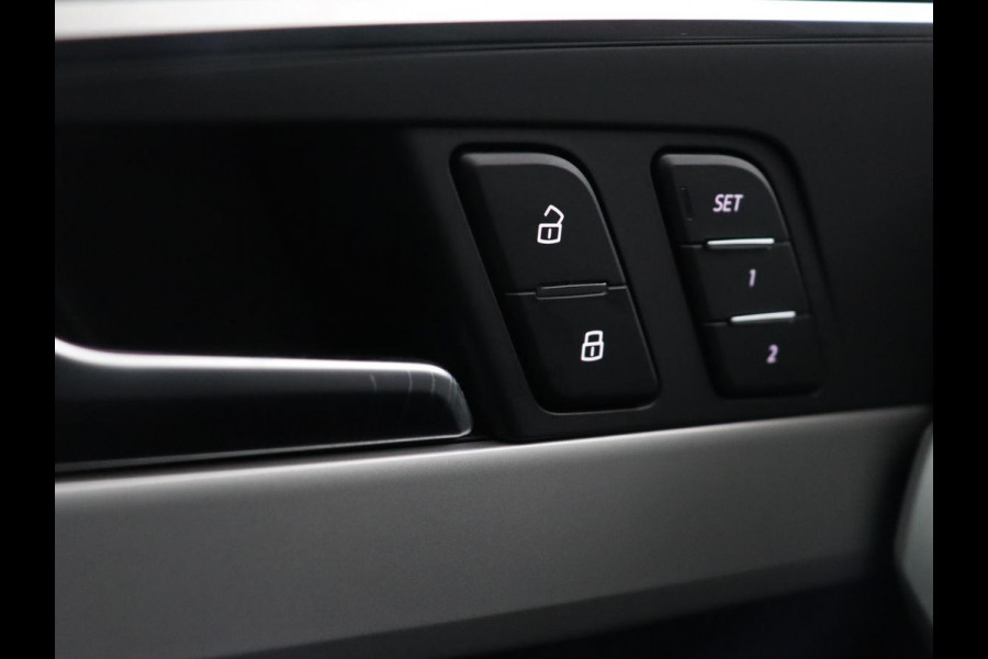 Audi A4 35 TFSI S edition | Leder | Stoelverwarming | Adaptive cruise | Memory | Camera | Carplay | Side Assist | Navigatie | Full LED | Climate control | S Line