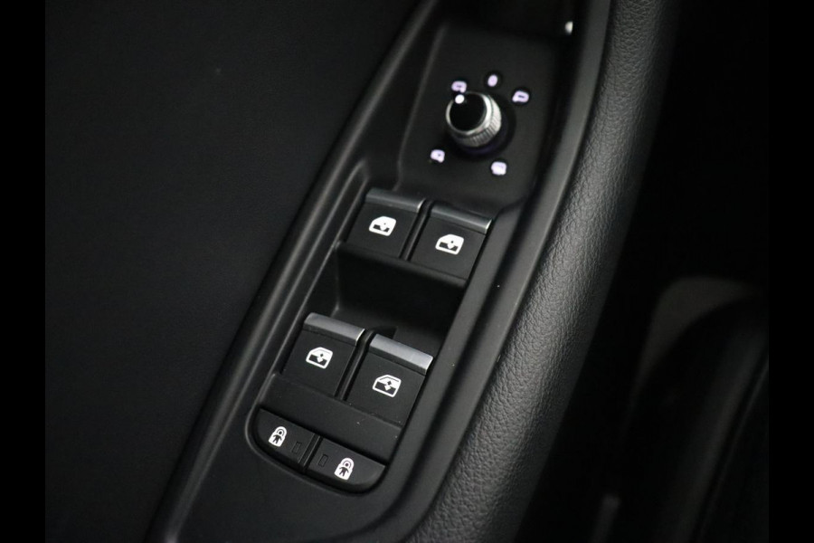 Audi A4 35 TFSI S edition | Leder | Stoelverwarming | Adaptive cruise | Memory | Camera | Carplay | Side Assist | Navigatie | Full LED | Climate control | S Line