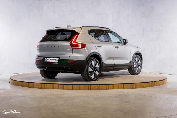Volvo XC40 Recharge Twin Plus 82 kWh | Zwenkbare trekhaak | Adaptieve cruise | Blis | Full LED |