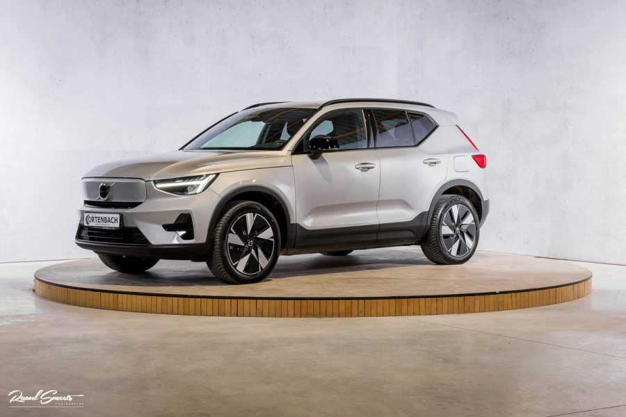 Volvo XC40 Recharge Twin Plus 82 kWh | Zwenkbare trekhaak | Adaptieve cruise | Blis | Full LED |