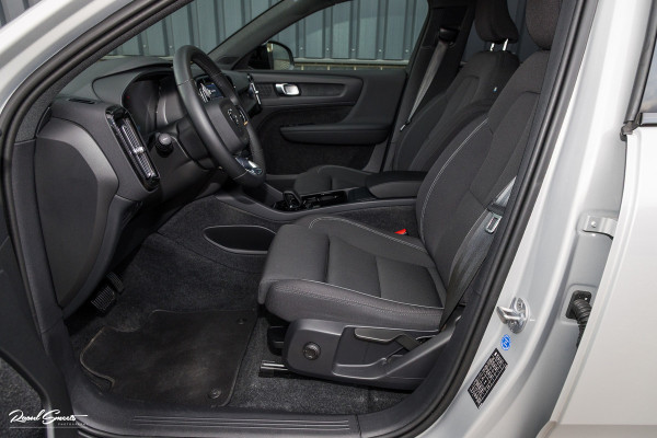 Volvo XC40 Recharge Twin Plus 82 kWh | Zwenkbare trekhaak | Adaptieve cruise | Blis | Full LED |