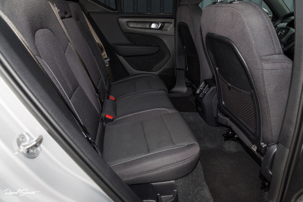 Volvo XC40 Recharge Twin Plus 82 kWh | Zwenkbare trekhaak | Adaptieve cruise | Blis | Full LED |