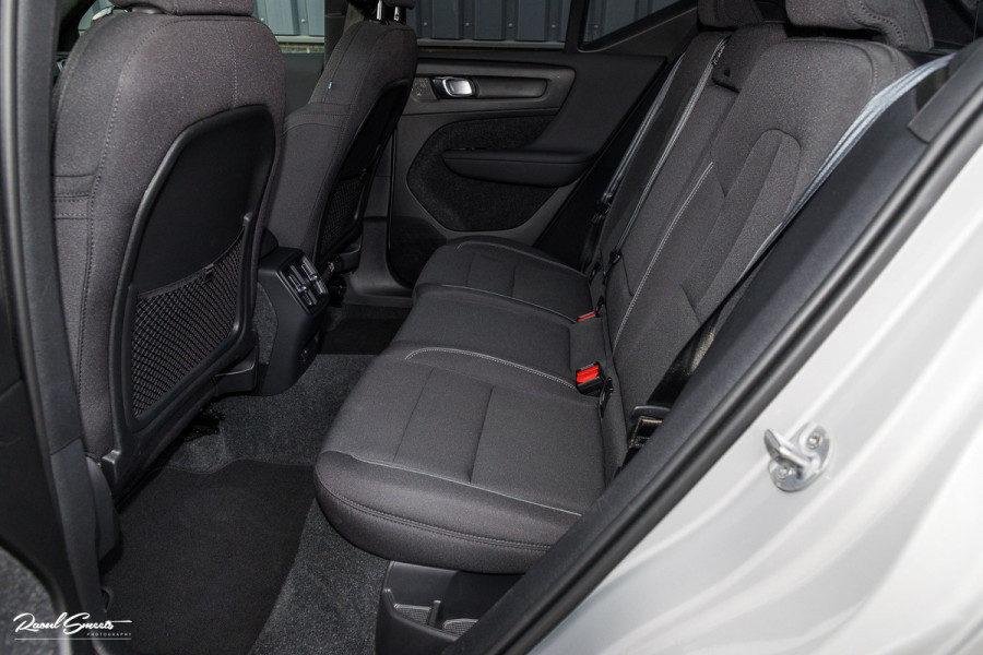 Volvo XC40 Recharge Twin Plus 82 kWh | Zwenkbare trekhaak | Adaptieve cruise | Blis | Full LED |