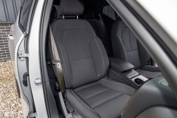 Volvo XC40 Recharge Twin Plus 82 kWh | Zwenkbare trekhaak | Adaptieve cruise | Blis | Full LED |