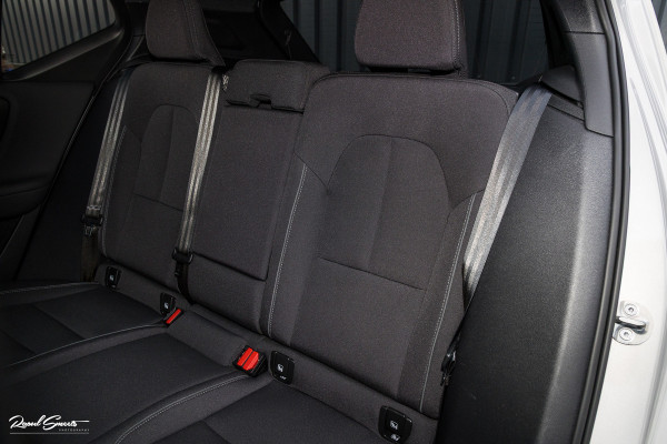 Volvo XC40 Recharge Twin Plus 82 kWh | Zwenkbare trekhaak | Adaptieve cruise | Blis | Full LED |