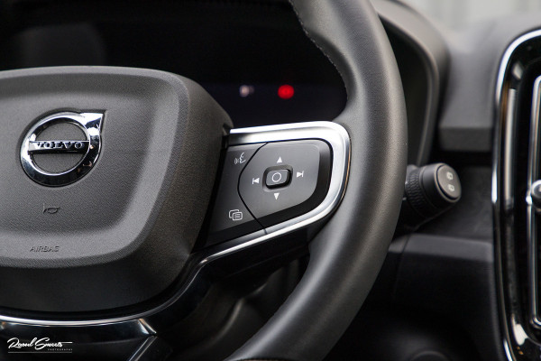 Volvo XC40 Recharge Twin Plus 82 kWh | Zwenkbare trekhaak | Adaptieve cruise | Blis | Full LED |