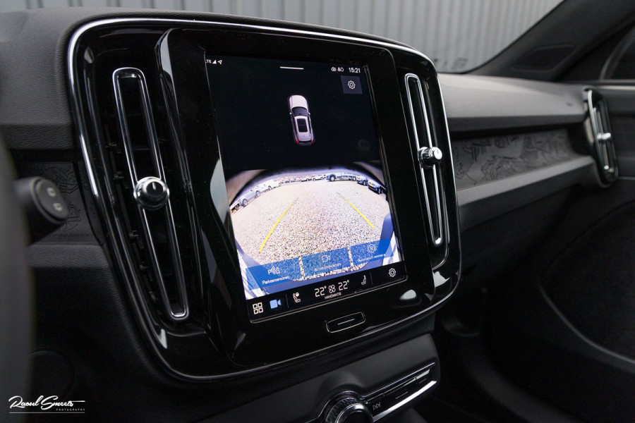 Volvo XC40 Recharge Twin Plus 82 kWh | Zwenkbare trekhaak | Adaptieve cruise | Blis | Full LED |