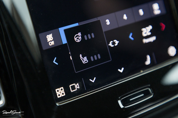 Volvo XC40 Recharge Twin Plus 82 kWh | Zwenkbare trekhaak | Adaptieve cruise | Blis | Full LED |