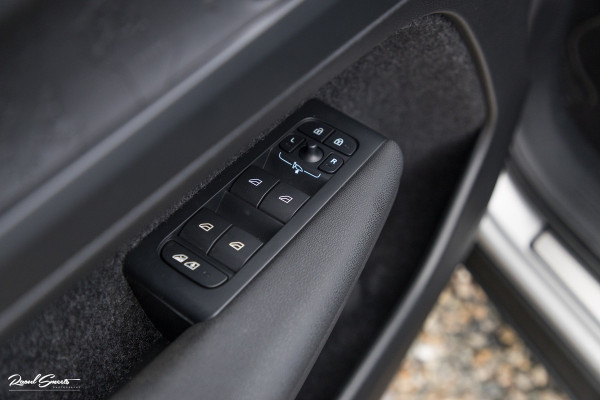 Volvo XC40 Recharge Twin Plus 82 kWh | Zwenkbare trekhaak | Adaptieve cruise | Blis | Full LED |