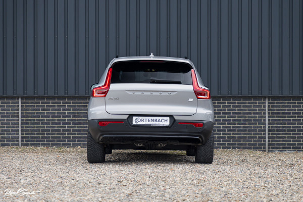 Volvo XC40 Recharge Twin Plus 82 kWh | Zwenkbare trekhaak | Adaptieve cruise | Blis | Full LED |