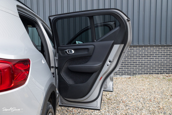 Volvo XC40 Recharge Twin Plus 82 kWh | Zwenkbare trekhaak | Adaptieve cruise | Blis | Full LED |