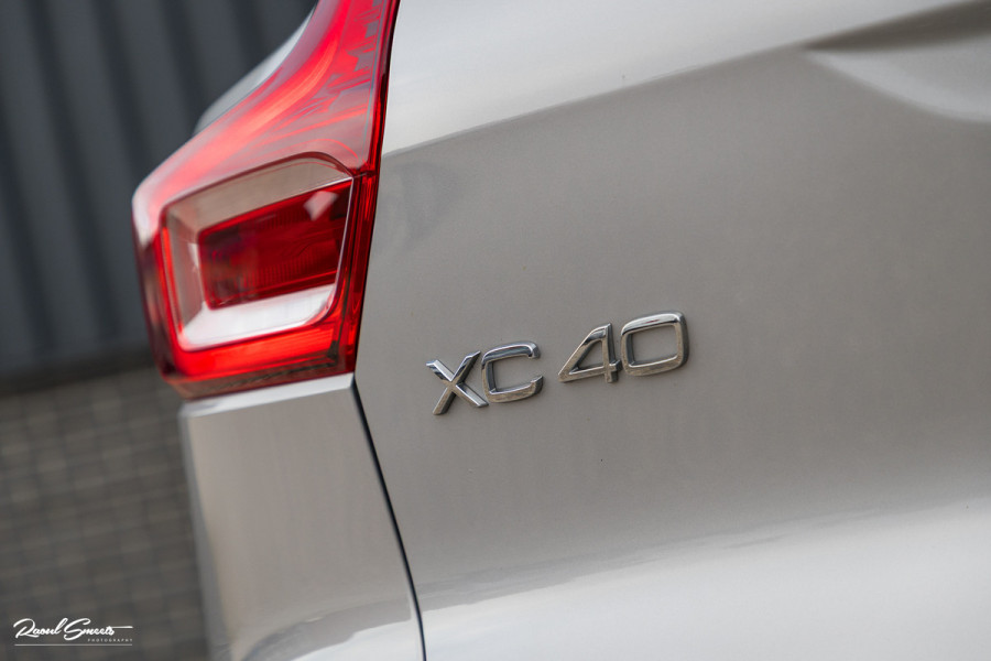 Volvo XC40 Recharge Twin Plus 82 kWh | Zwenkbare trekhaak | Adaptieve cruise | Blis | Full LED |