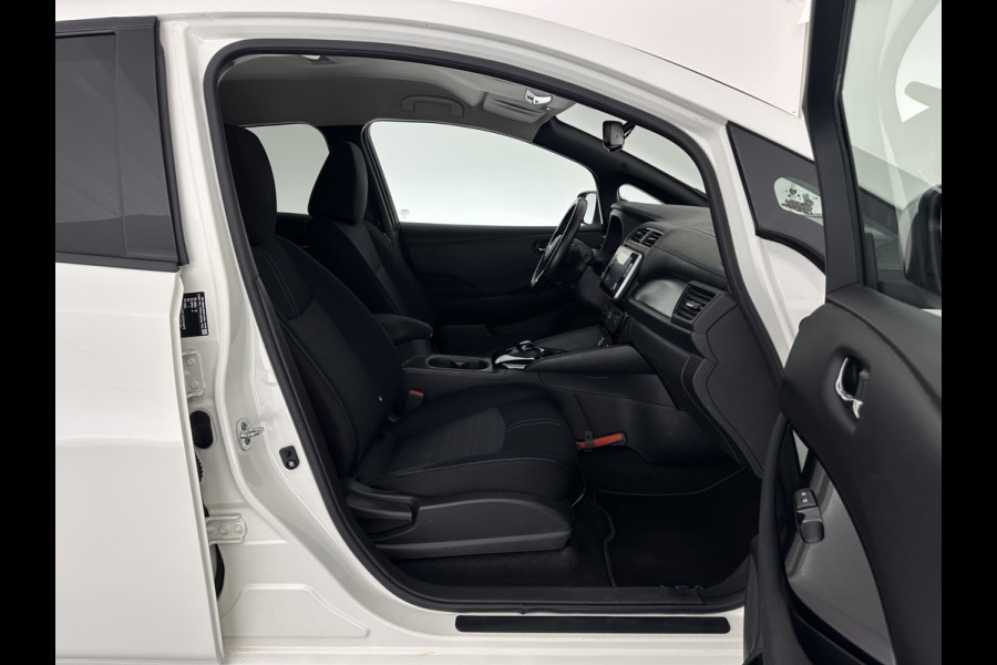 Nissan Leaf N-Connecta 40 kWh Aut. *ADAPTIVE-CRUISE | NAVI-FULLMAP | TOPVIEW | CARPLAY | KEYLESS | BLIND-SPOT |  DIGI-COCKPIT | COMFORT-SEATS | DAB | ECC | PDC | HEATED-SEATS | 17"ALU*