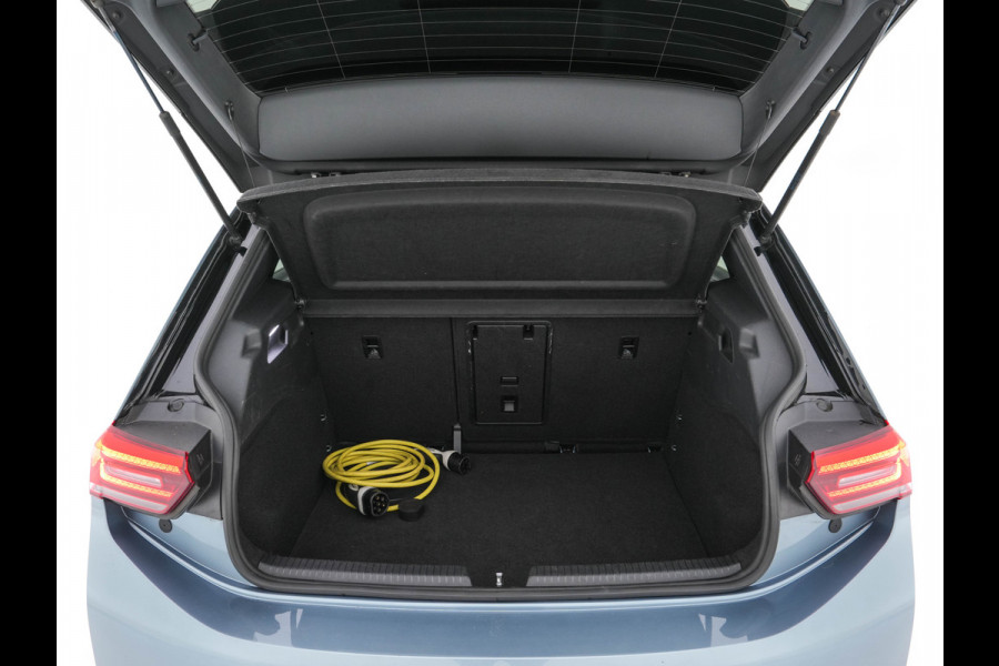 Volkswagen ID.3 Business 58 kWh [ 3-Fase-11kW ] {SOH-87%} (INCL.BTW)  *FULL-LED | AMBIENTLIGHT | KEYLESS | CAMERA | HEATED-COMFORTSEATS | DAB+ | DIGI-COCKPIT | ECC | PDC | 18''ALU*