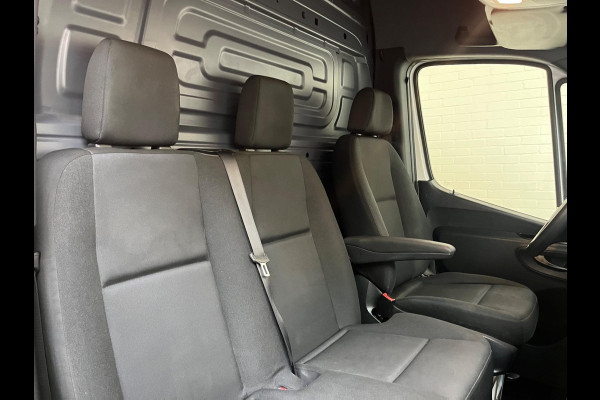 Mercedes-Benz Sprinter Automaat 211 2.2 CDI L2H2 3Persoons, Imperiaal + Trap, Kast, M-BUX, Trekhaak, RIJKLAARPRIJS! NETTE BUS!