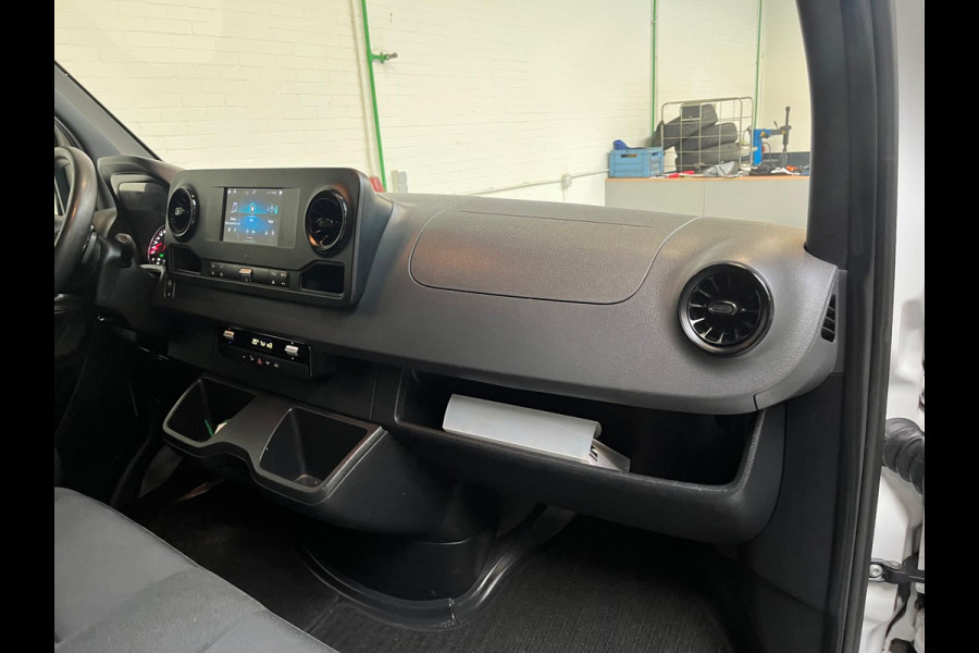 Mercedes-Benz Sprinter Automaat 211 2.2 CDI L2H2 3Persoons, Imperiaal + Trap, Kast, M-BUX, Trekhaak, RIJKLAARPRIJS! NETTE BUS!