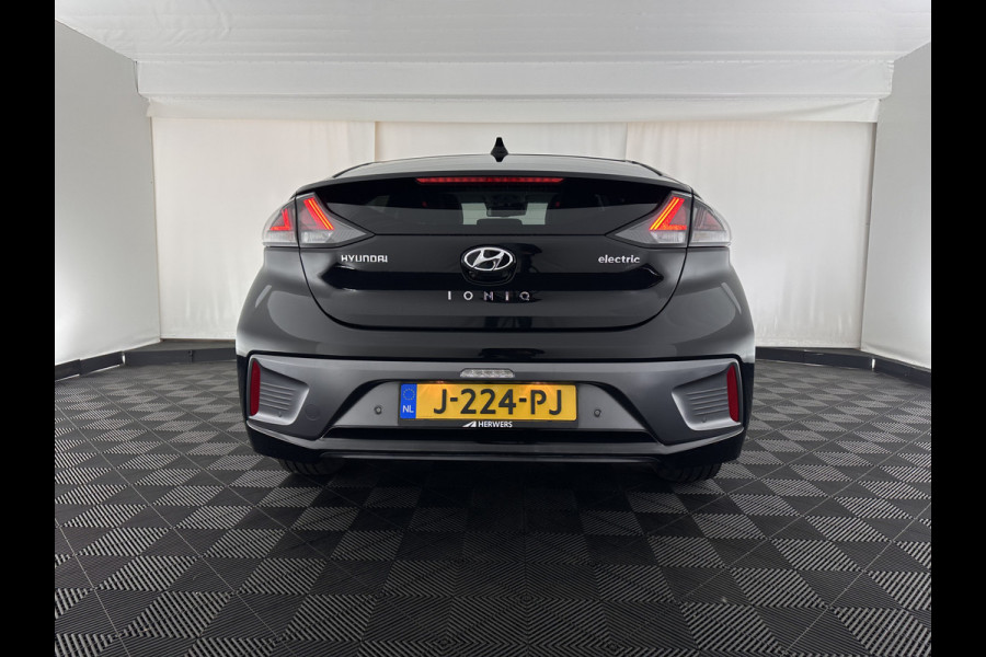 Hyundai IONIQ Premium EV 38 kWh {SOH-97%} (INCL.BTW) Aut *HEATPUMP | PANO | LEATHER | FULL-LED | ADAPTIVE-CRUISE | KEYLESS | NAVI-FULLMAP | DAB | CAMERA | MEMORY-PACK | DIGI-COCKPIT | HEATED/VENTILATED-SEATS | CCS- FASTLOADER | 16''A