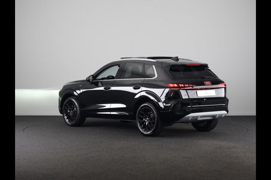Audi Q3 Advanced edition e-hybrid 272 pk | Techniekpakket plus | Glazen panoramadak | Ambiente lichtpakket | Verwarmbaar stuurwiel |