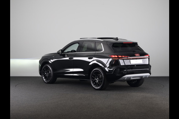 Audi Q3 Advanced edition e-hybrid 272 pk | Techniekpakket plus | Glazen panoramadak | Ambiente lichtpakket | Verwarmbaar stuurwiel |