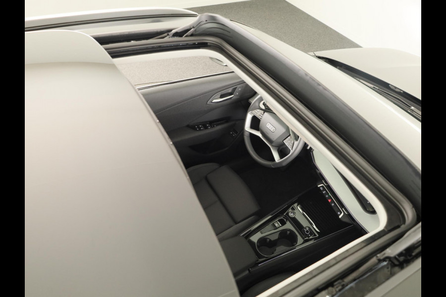 Audi Q3 Advanced edition e-hybrid 272 pk | Techniekpakket plus | Glazen panoramadak | Ambiente lichtpakket | Verwarmbaar stuurwiel |