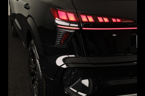 Audi Q3 Advanced edition e-hybrid 272 pk | Techniekpakket plus | Glazen panoramadak | Ambiente lichtpakket | Verwarmbaar stuurwiel |