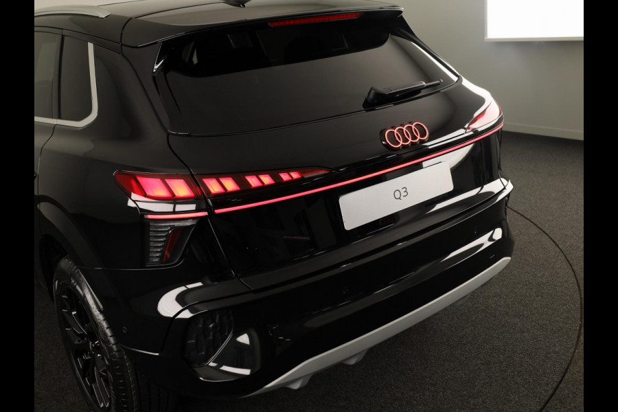 Audi Q3 Advanced edition e-hybrid 272 pk | Techniekpakket plus | Glazen panoramadak | Ambiente lichtpakket | Verwarmbaar stuurwiel |