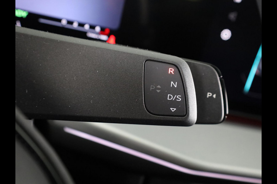 Audi Q3 Advanced edition e-hybrid 272 pk | Techniekpakket plus | Glazen panoramadak | Ambiente lichtpakket | Verwarmbaar stuurwiel |