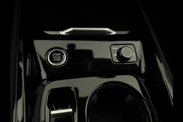 Audi Q3 Advanced edition e-hybrid 272 pk | Techniekpakket plus | Glazen panoramadak | Ambiente lichtpakket | Verwarmbaar stuurwiel |